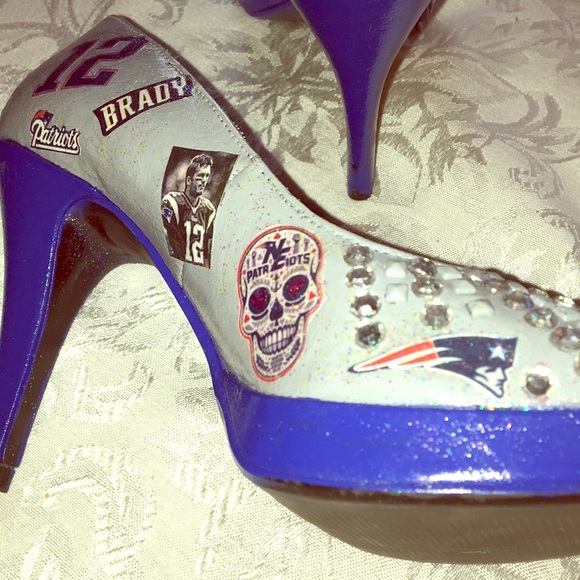 Women’s Hand Painted NE PATRIOTS Heels - Picture 2 of 8